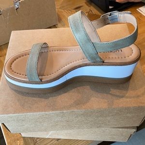 NEW Lucky Brand Platform Sandals